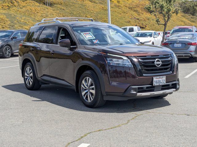2022 Nissan Pathfinder SL