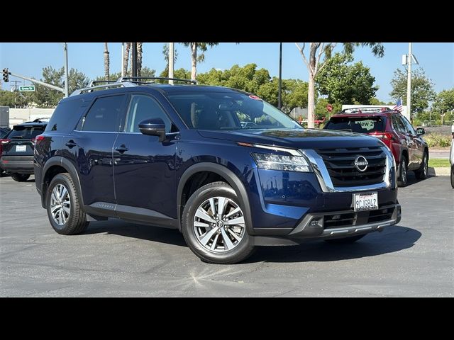 2022 Nissan Pathfinder SL