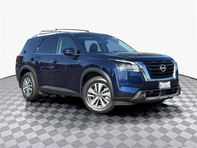 2022 Nissan Pathfinder SL