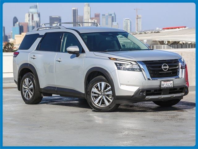 2022 Nissan Pathfinder SL