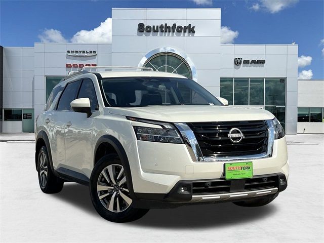 2022 Nissan Pathfinder SL