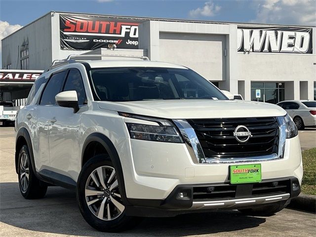 2022 Nissan Pathfinder SL