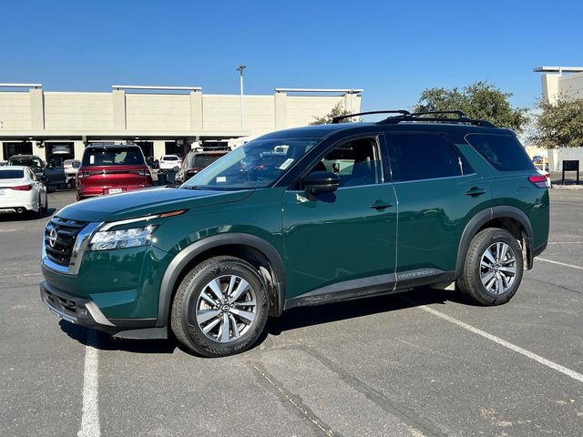 2022 Nissan Pathfinder SL