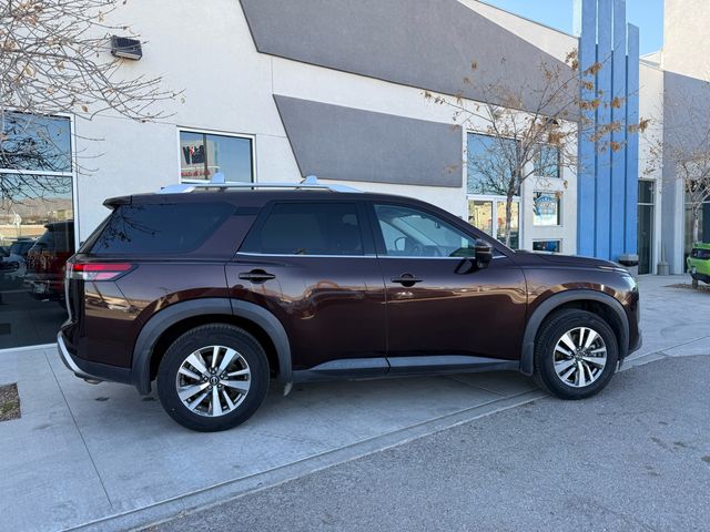 2022 Nissan Pathfinder SL