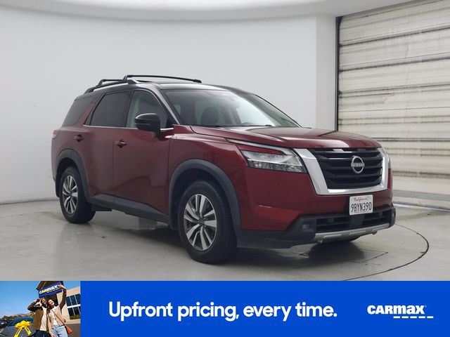 2022 Nissan Pathfinder SL