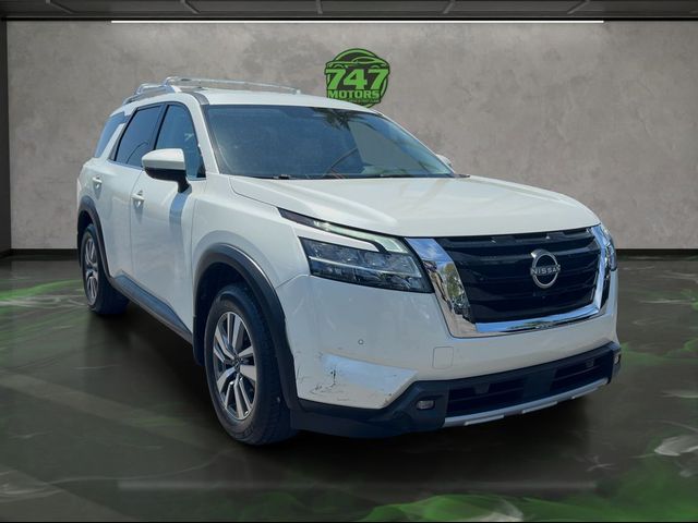 2022 Nissan Pathfinder SL