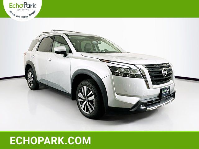 2022 Nissan Pathfinder SL