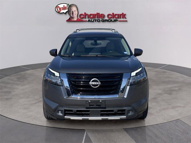 2022 Nissan Pathfinder SL