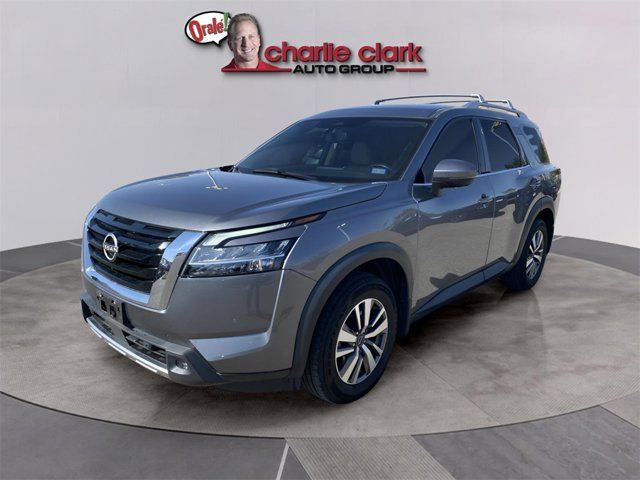 2022 Nissan Pathfinder SL