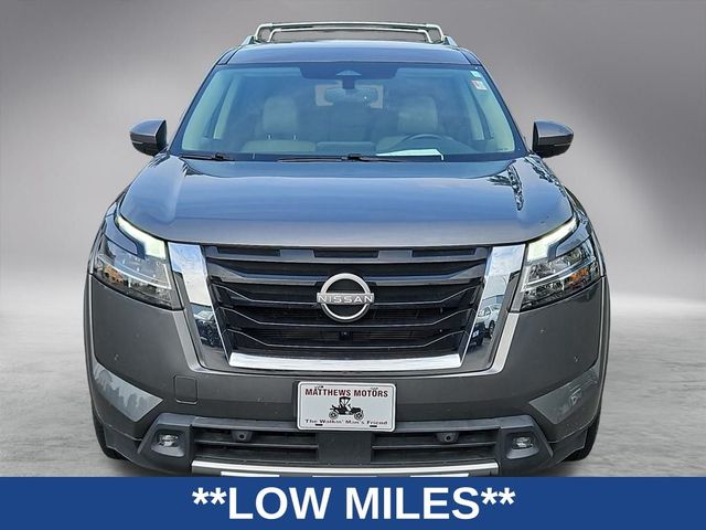2022 Nissan Pathfinder SL