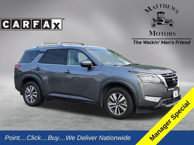 2022 Nissan Pathfinder SL