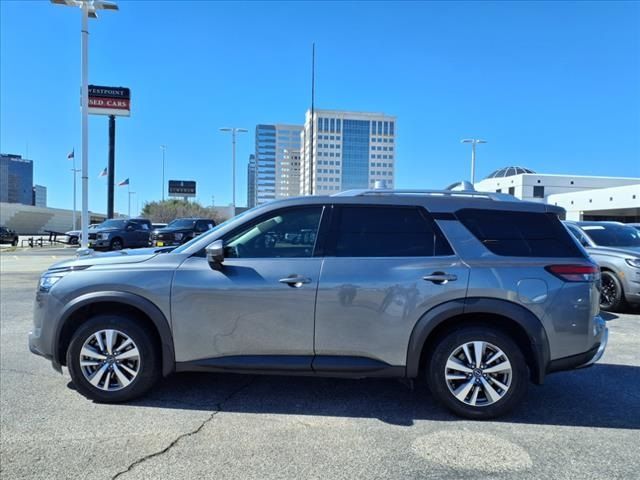 2022 Nissan Pathfinder SL