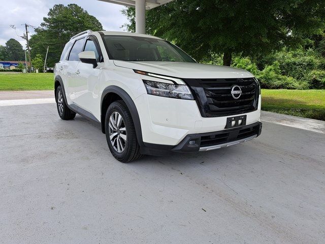 2022 Nissan Pathfinder SL