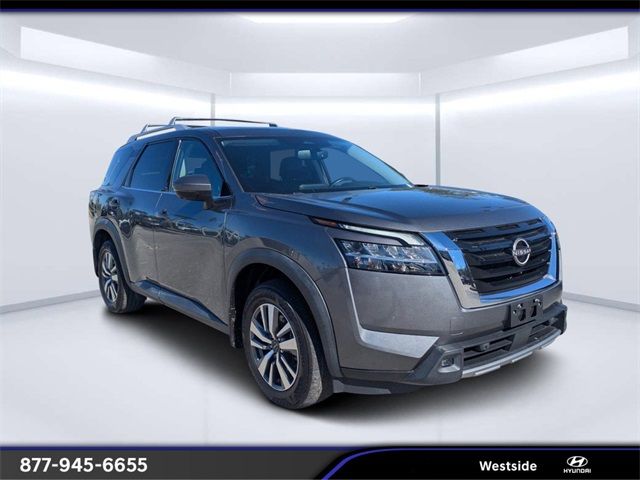 2022 Nissan Pathfinder SL