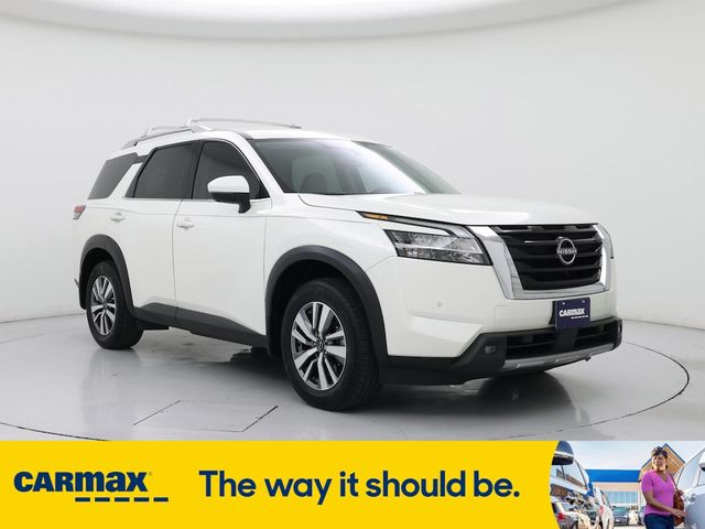 2022 Nissan Pathfinder SL