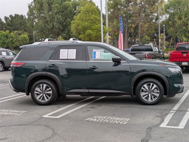 2022 Nissan Pathfinder SL