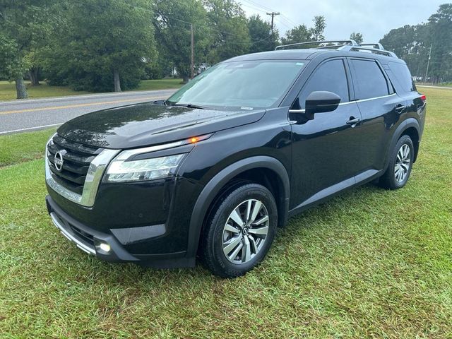 2022 Nissan Pathfinder SL