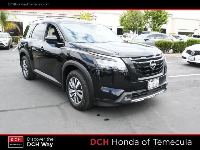 2022 Nissan Pathfinder SL