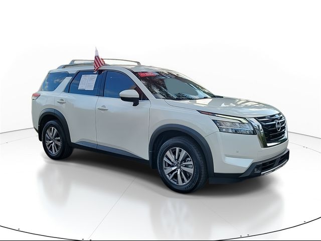 2022 Nissan Pathfinder SL