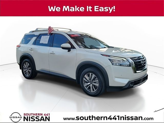 2022 Nissan Pathfinder SL