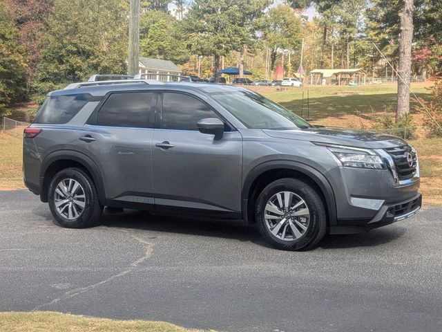 2022 Nissan Pathfinder SL