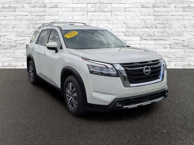 2022 Nissan Pathfinder SL