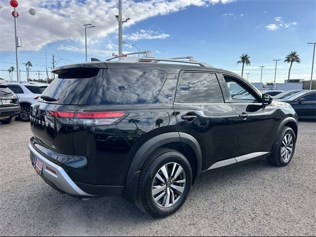 2022 Nissan Pathfinder SL