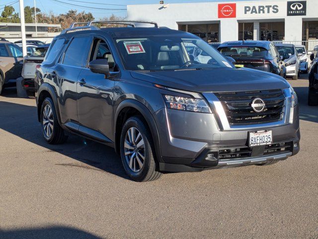 2022 Nissan Pathfinder SL