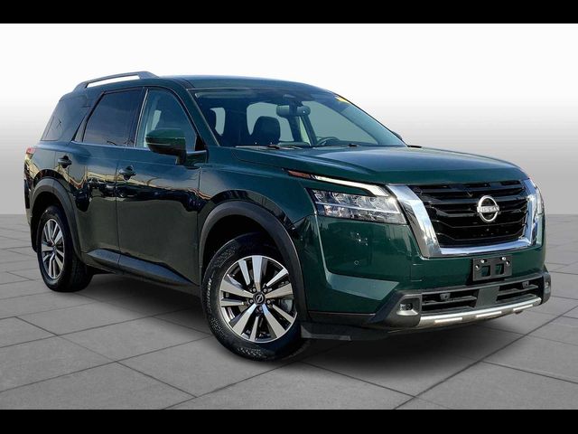 2022 Nissan Pathfinder SL