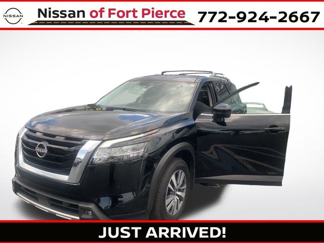2022 Nissan Pathfinder SL