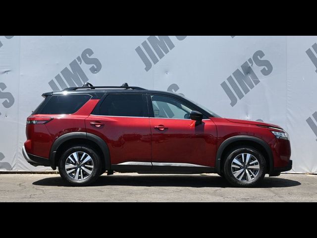 2022 Nissan Pathfinder SL