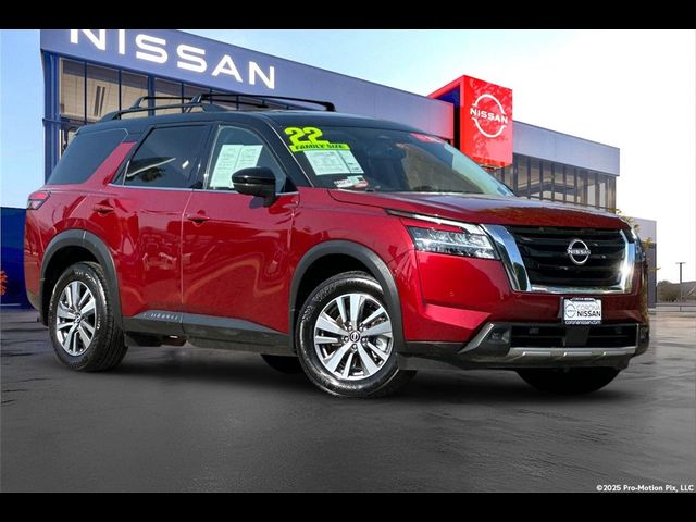 2022 Nissan Pathfinder SL