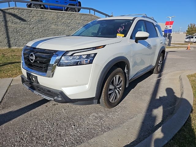 2022 Nissan Pathfinder SL