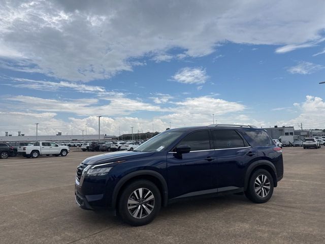 2022 Nissan Pathfinder SL