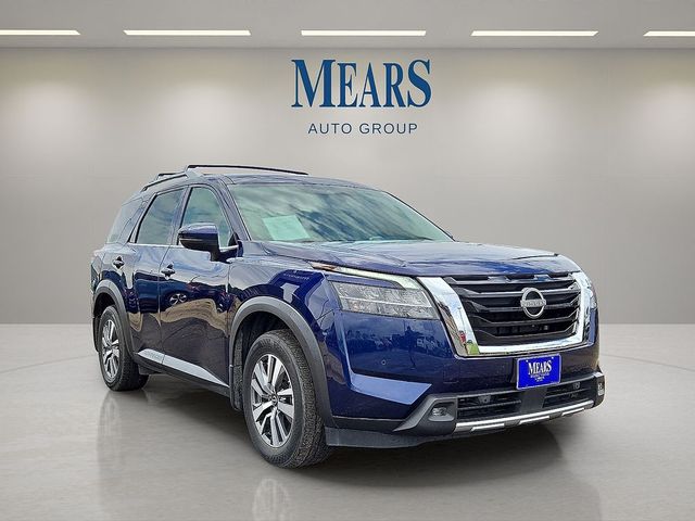 2022 Nissan Pathfinder SL