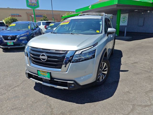 2022 Nissan Pathfinder SL
