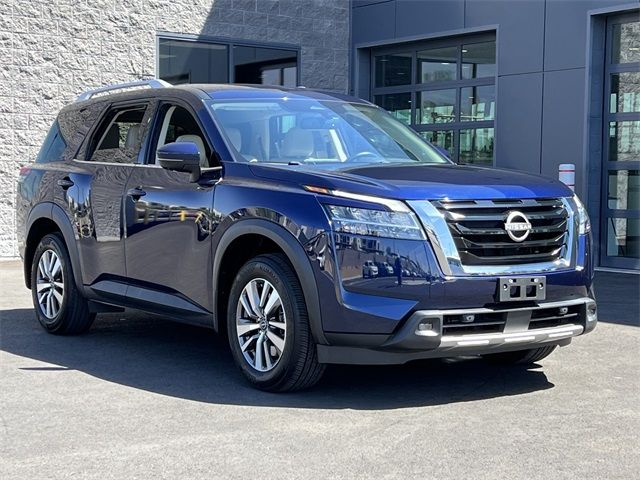 2022 Nissan Pathfinder SL