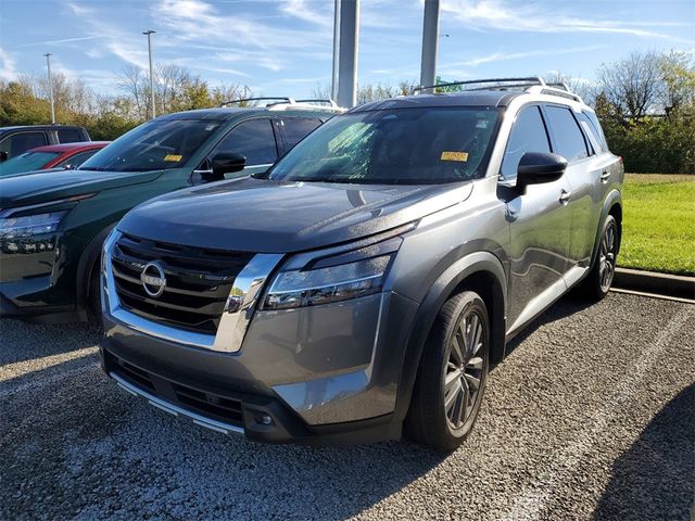 2022 Nissan Pathfinder SL