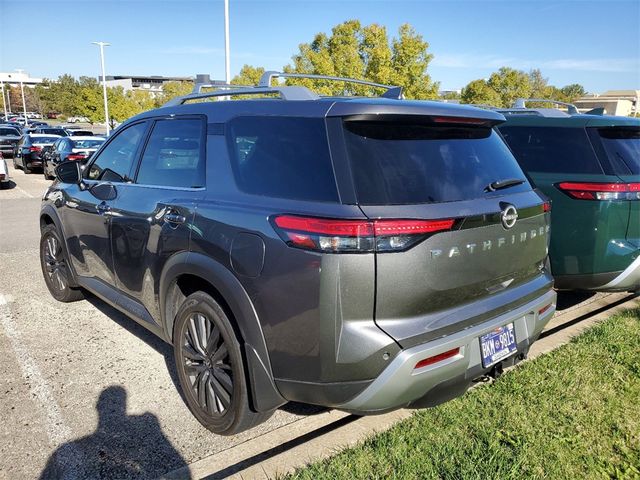 2022 Nissan Pathfinder SL