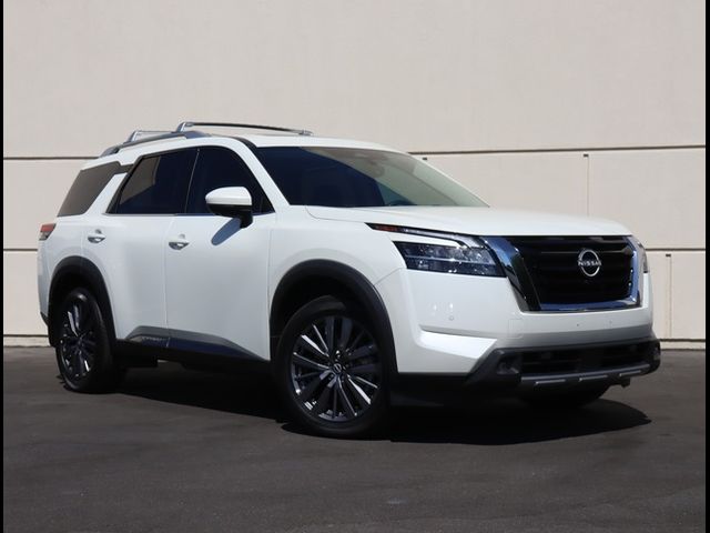 2022 Nissan Pathfinder SL