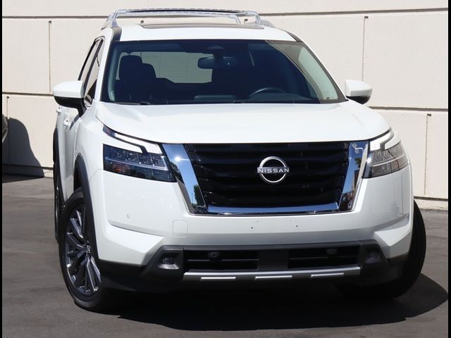 2022 Nissan Pathfinder SL