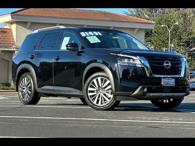 2022 Nissan Pathfinder SL