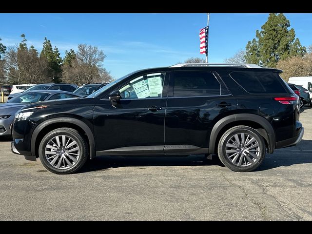 2022 Nissan Pathfinder SL