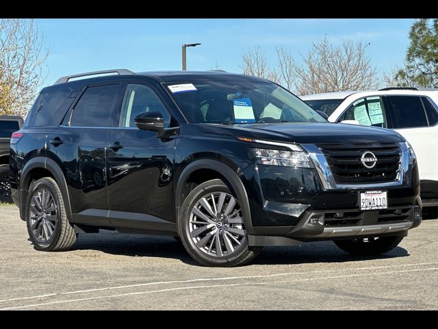 2022 Nissan Pathfinder SL