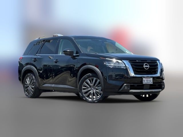 2022 Nissan Pathfinder SL