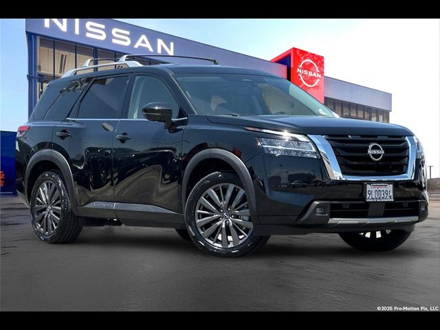 2022 Nissan Pathfinder SL