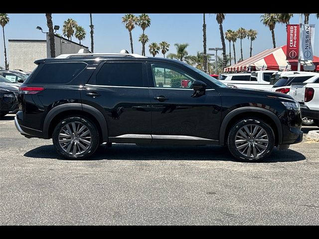 2022 Nissan Pathfinder SL
