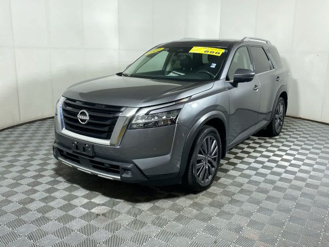 2022 Nissan Pathfinder SL