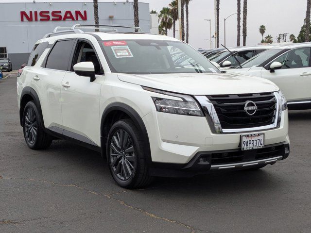 2022 Nissan Pathfinder SL