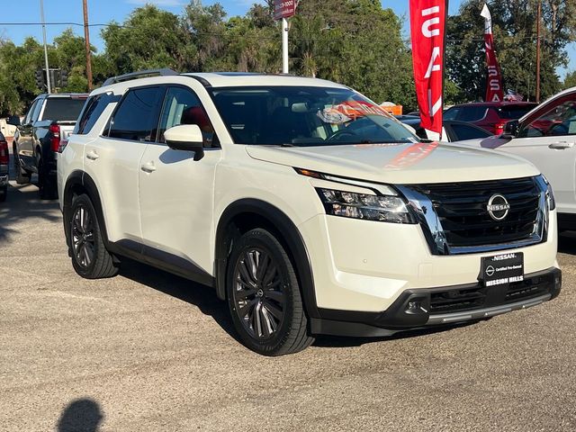 2022 Nissan Pathfinder SL